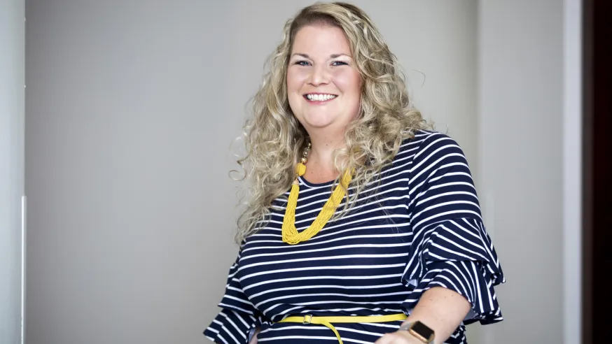anna gibbons headshot
