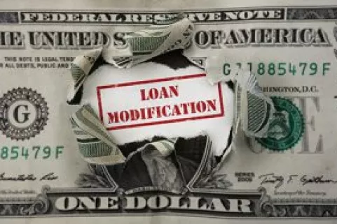 Securitized loan modification and loan performance /